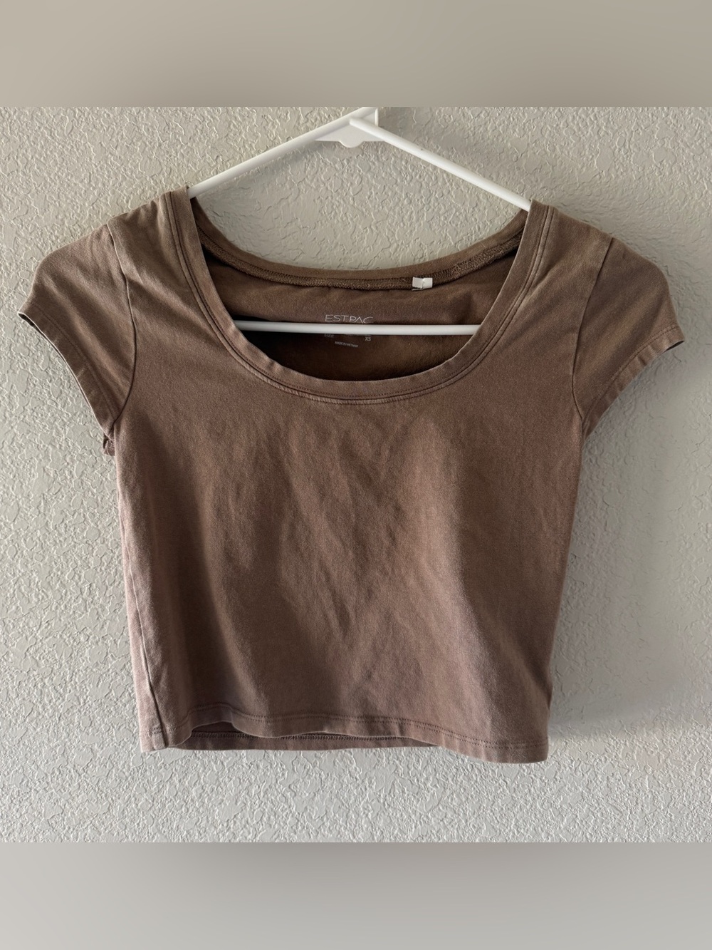 ESTPAC Brown Scoop Neck Crop Tee 🤎